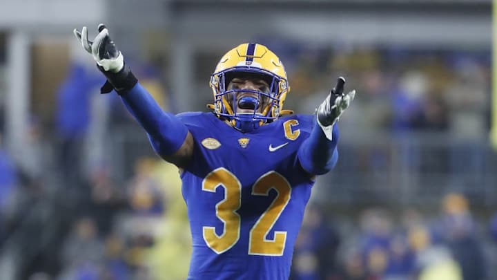 Pitt Rallies Behind Blue Vase to Upset Louisville