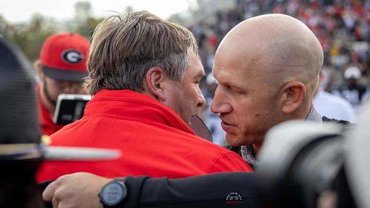Georgia Football Photos - Dawgs Handle Business vs Vanderbilt