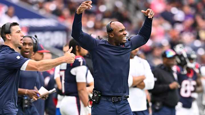 DeMeco Ryans Reacts to Houston Texans' Big Defensive Stops in Week 6 Win