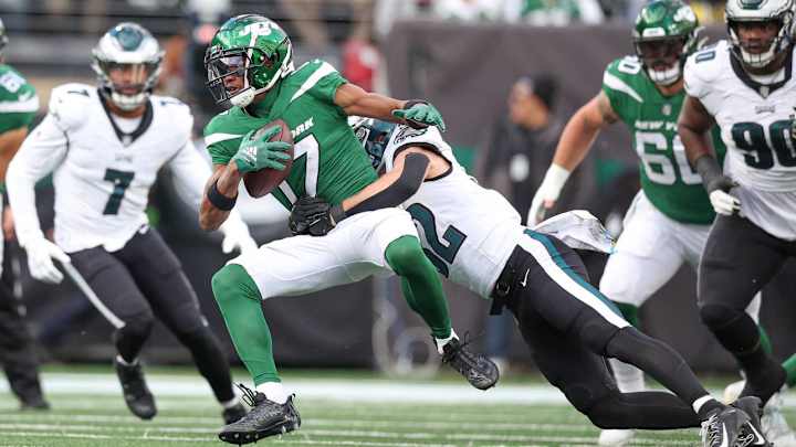 Jets WR Garrett Wilson Trashes MetLife Stadium Turf After Almost Suffering Injury Against Eagles Jets WR Garrett Wilson Trashes MetLife Stadium Turf After Almost Suffering Injury Against Eagles