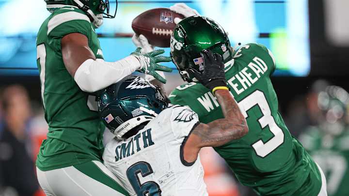 Philadelphia Eagles WR DeVonta Smith Has Costly Drops in Loss to New York Jets Philadelphia Eagles WR DeVonta Smith Has Costly Drops in Loss to New York Jets