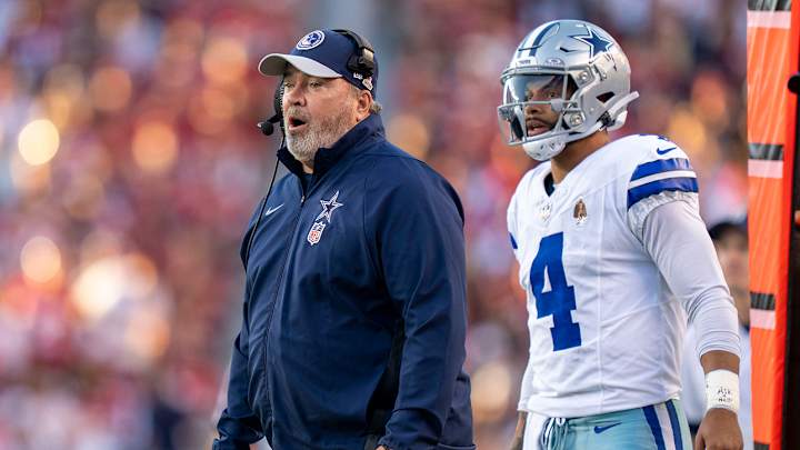 NFL Fans Were Confused Over Cowboys' Clock Management At End of First Half