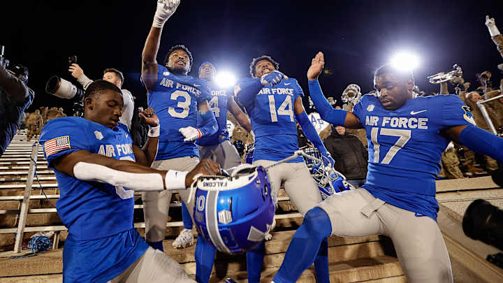 Kansas Football falls out of Top 25, still receiving votes