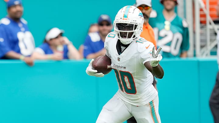 Dolphins’ Tyreek Hill on Pace to Shatter NFL Single-Season Receiving Yards Record Dolphins’ Tyreek Hill on Pace to Shatter NFL Single-Season Receiving Yards Record