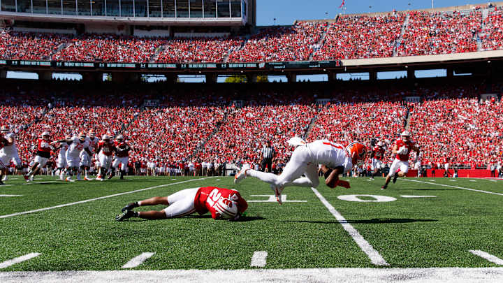 Badgers' Chance for Redemption: 3 Bold Predictions for Wisconsin vs Illinois