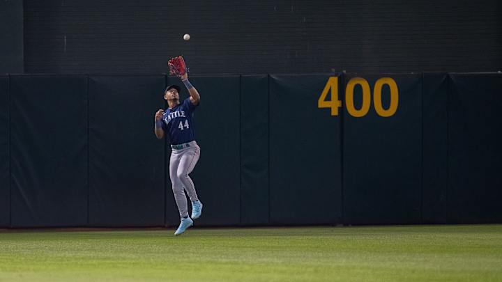 Seattle Mariners' OF Looking to Win First Gold Glove Award After Being Named Finalist