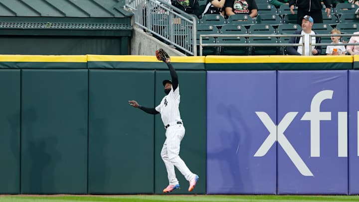 Outfielder Luis Robert Jr. is Chicago White Sox's Lone Gold Glove Award Finalist