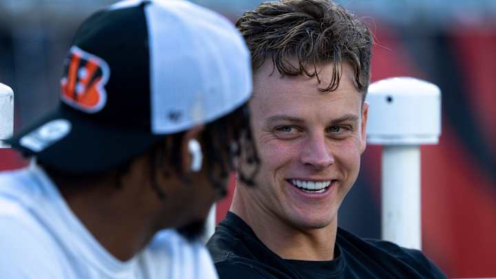 Look: Joe Burrow Wears Halloween Costume on Bengals Flight to San Francisco