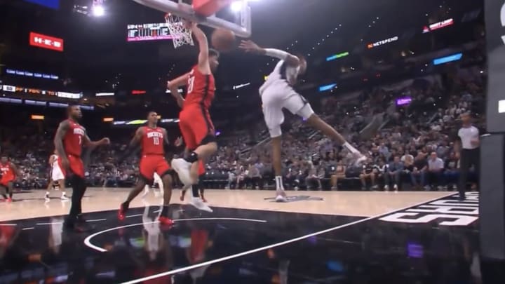 Victor Wembanyama Made a Jaw-Dropping Pass From the Baseline Victor Wembanyama Made a Jaw-Dropping Pass From the Baseline