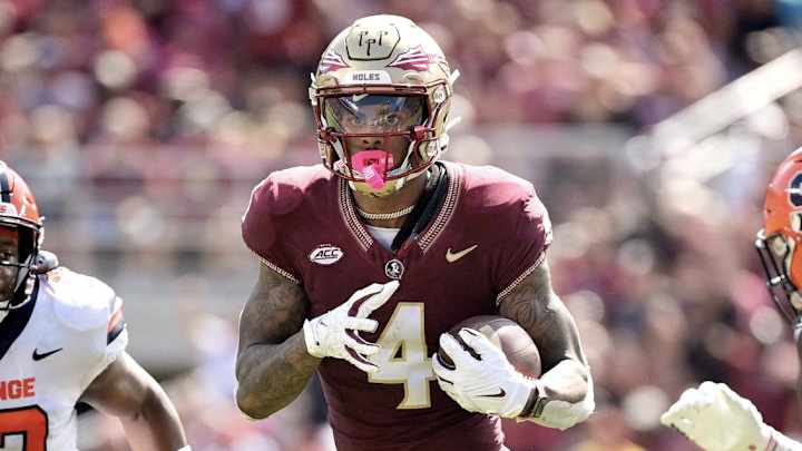 Florida State Star Changes Apple Watch Band Based on Opponent's Team Color Florida State Star Changes Apple Watch Band Based on Opponent's Team Color
