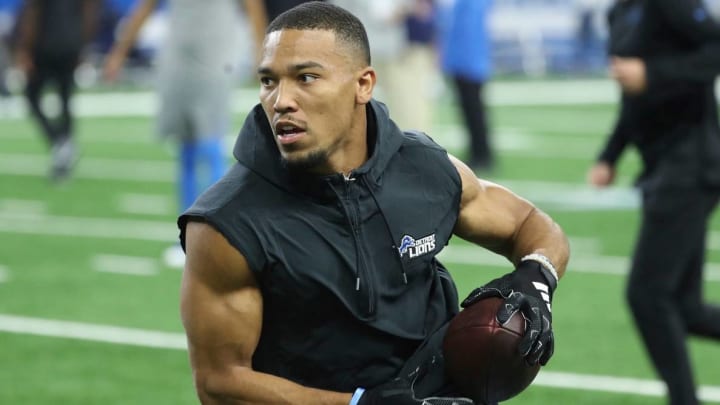 Lions’ Amon-Ra St. Brown Pays Off USC-Notre Dame Bet in Embarrassing Fashion