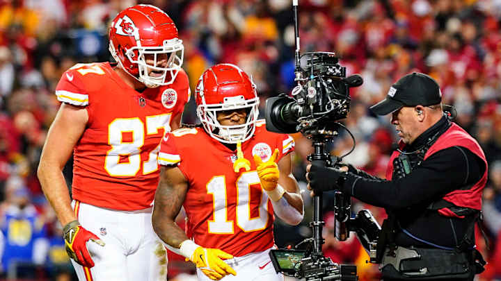 Travis Kelce, Chiefs Practiced a Fun New Full-Team Touchdown Celebration Friday Travis Kelce, Chiefs Practiced a Fun New Full-Team Touchdown Celebration Friday
