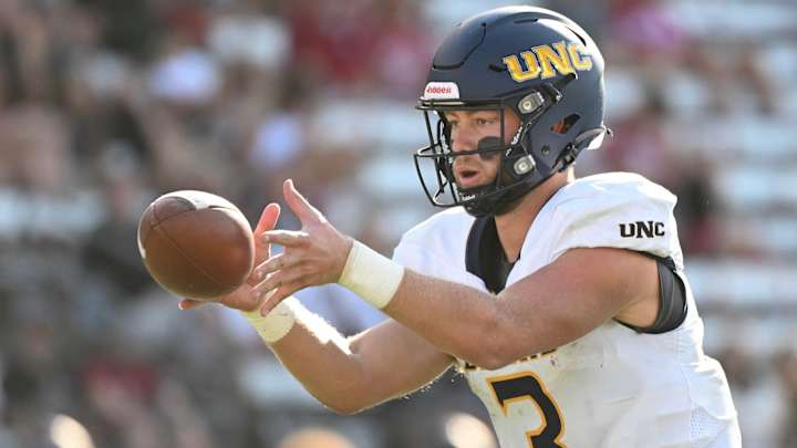 Huard Wins Battle of Former Hyped-Up Husky Quarterbacks