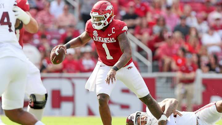 Razorbacks' Offensive Brand Compared to a Discount Store