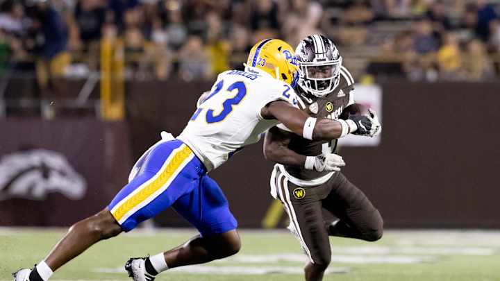 Injury Forces Pitt to Start True Freshman at LB Injury Forces Pitt to Start True Freshman at LB