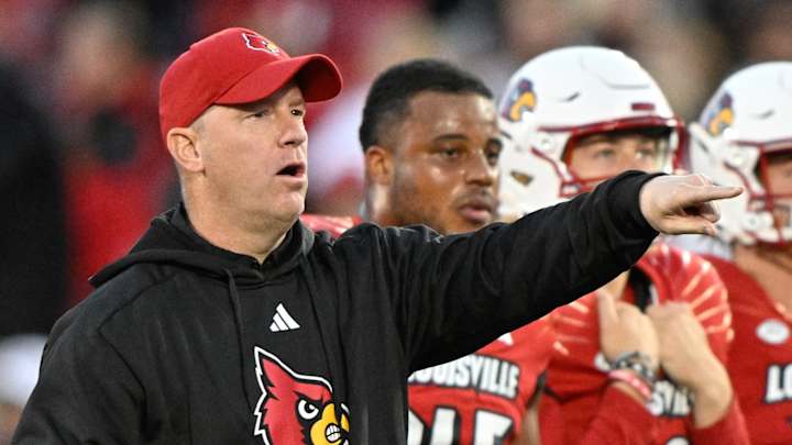 Watch: Jeff Brohm, Garrick McGee and Louisville Players Recap Pitt and Bye Week, Preview Duke Watch: Jeff Brohm, Garrick McGee and Louisville Players Recap Pitt and Bye Week, Preview Duke