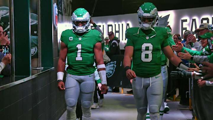 Eagles' Throwback Kelly Green Uniforms Were Absolutely Loved by NFL Fans Eagles' Throwback Kelly Green Uniforms Were Absolutely Loved by NFL Fans