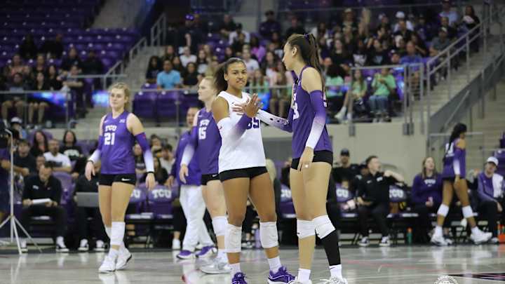 TCU Volleyball Drops Second Consecutive Match to No. 14 Kansas