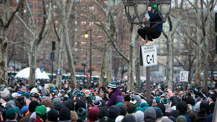 Philadelphia About to Use Absurd Amount of Lubricant on Light Poles Ahead of NLCS Game 7