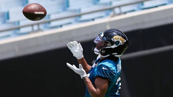 Jaguars vs. Steelers: Zay Jones (Knee) Misses Thursday's Practice