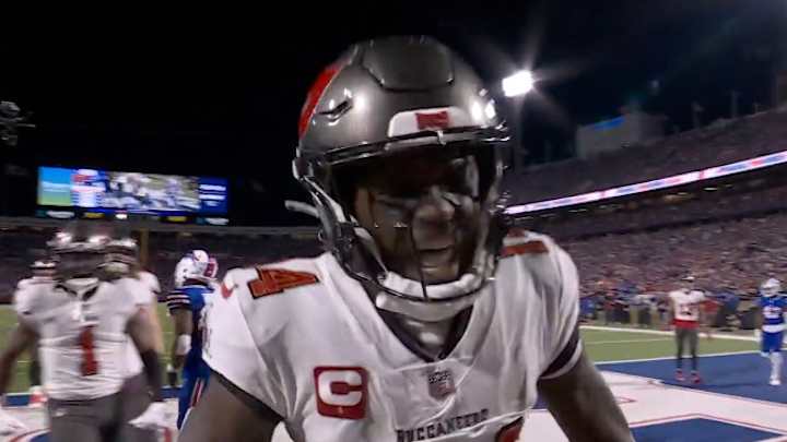 WATCH: William Gholston's Wild Interception Leads To A Crazy Touchdown Catch By Chris Godwin