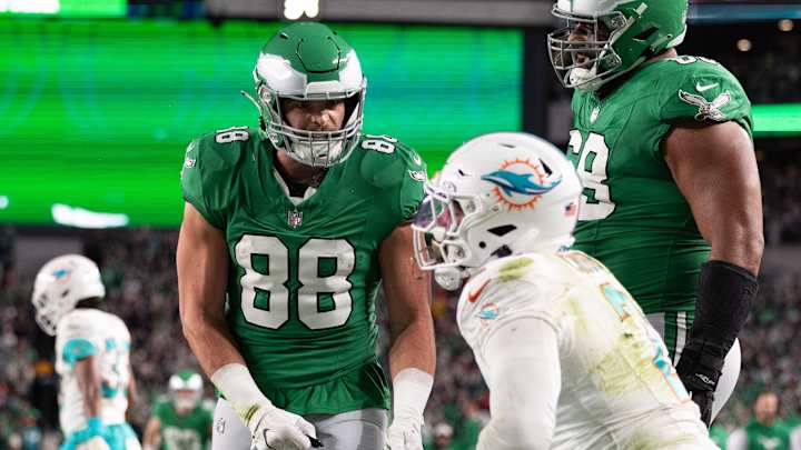 Philadelphia Eagles WATCH: Dallas Goedert Has Hilarious Reaction During 'Tush Push' Philadelphia Eagles WATCH: Dallas Goedert Has Hilarious Reaction During 'Tush Push'