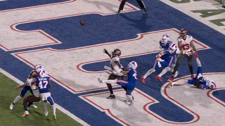 Chris Godwin Narrowly Missed a Touchdown on Buccaneers’ Hail Mary, and NFL Fans Were Stunned