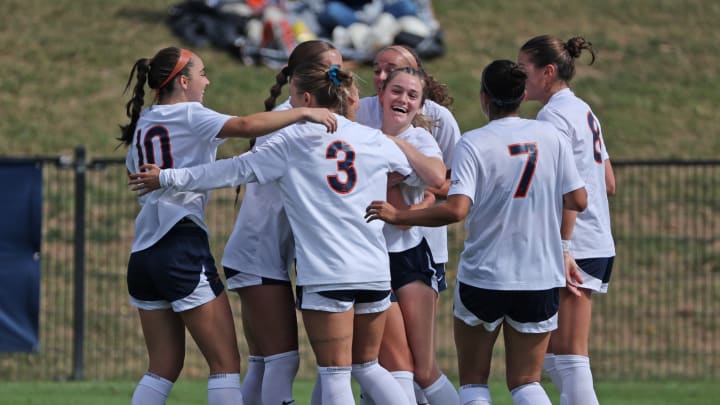 Virginia Women’s Soccer Wins Season Finale, Downs Syracuse 4-0