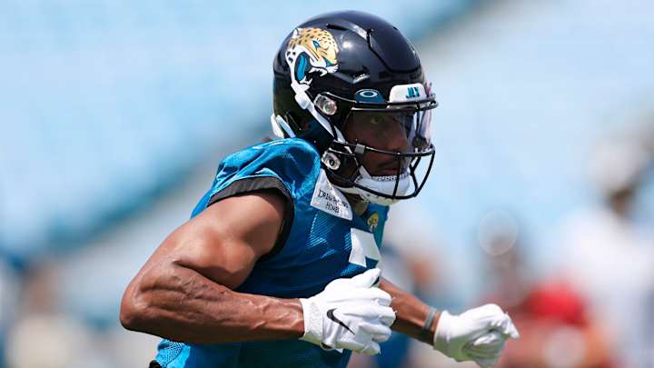 Jaguars vs. Steelers: Zay Jones Ruled Out