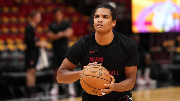 Miami Heat Play Of The Night: Dru Smith Lob Leads To Monster Slam Dunk By Jamal Cain