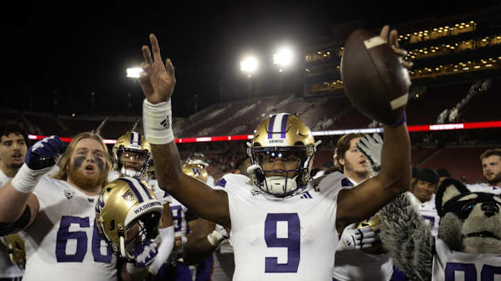 Penix Shakes Off Week-Long Illness to Make Huskies Feel Better