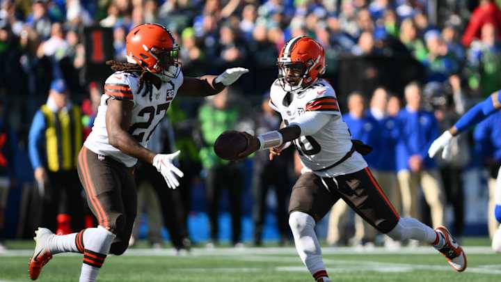 Watch: Kareem Hunt Scores Second Browns TD vs. Seahawks