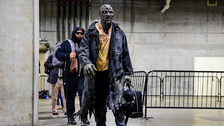 Spook Alert! Myles Garrett Enters Lumen Field Dawning His Halloween Costume