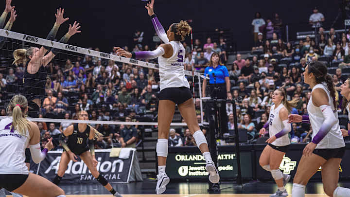 TCU Volleyball Snaps Four Game Losing Streak Behind Career Night from Jalyn Gibson
