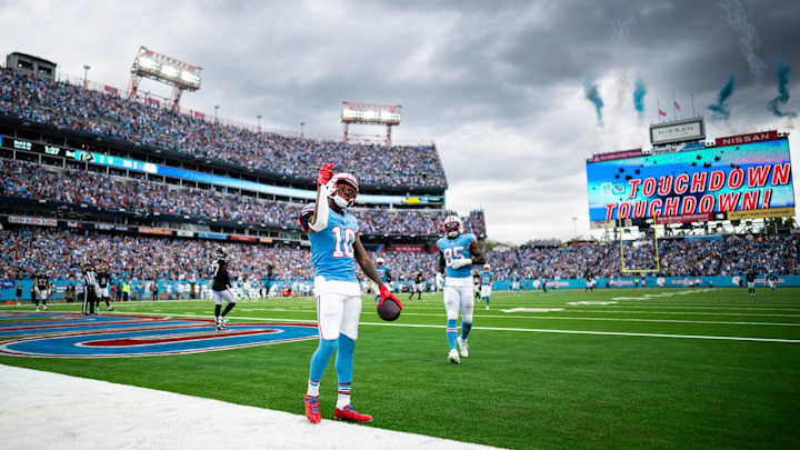 Tennessee Titans Wide Receiver DeAndre Hopkins Shoots Down Rumors of an Exit