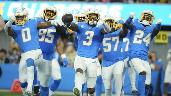 Chargers Roast Bears With Savage Tweet After Easy ‘SNF' Win Chargers Roast Bears With Savage Tweet After Easy ‘SNF' Win