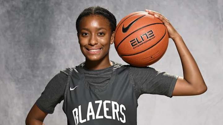 Louisville Secures Commitment From '24 G Izela Arenas Louisville Secures Commitment From '24 G Izela Arenas