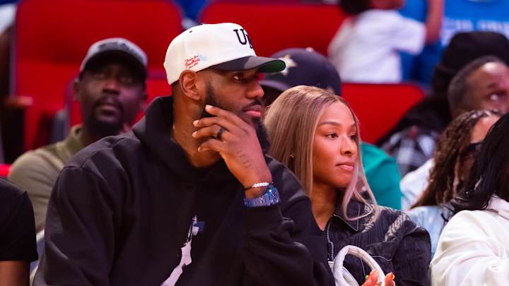 Lakers News: LeBron James Claps Back At Disproven Idea About His 2018 Free Agency Lakers News: LeBron James Claps Back At Disproven Idea About His 2018 Free Agency