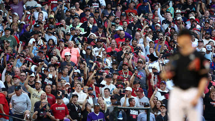 Diamondbacks Fans Resorted to Throwing Paper Planes on Field During Game 4 Loss to Rangers Diamondbacks Fans Resorted to Throwing Paper Planes on Field During Game 4 Loss to Rangers