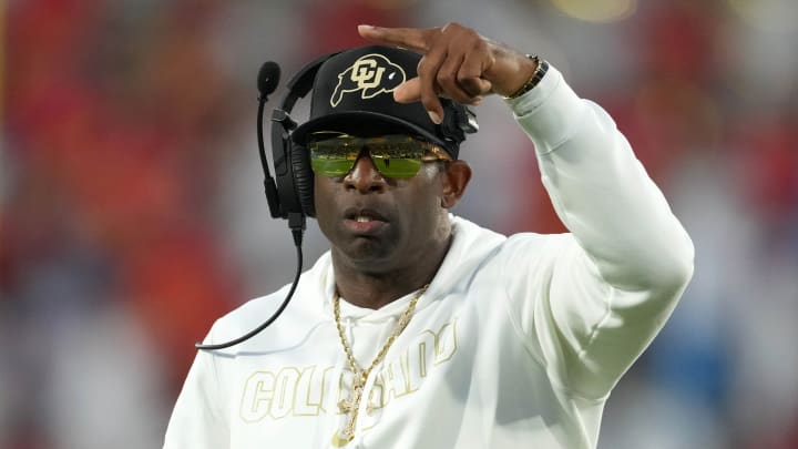 Colorado’s Deion Sanders Hands Offensive Play-Calling Duties to Pat Shurmur, per Report