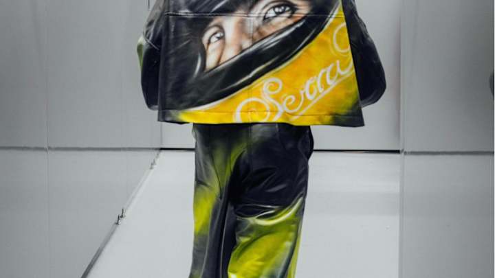 F1 News: Lewis Hamilton Sports Striking Ayrton Senna Themed Tribute Outfit In Brazil F1 News: Lewis Hamilton Sports Striking Ayrton Senna Themed Tribute Outfit In Brazil