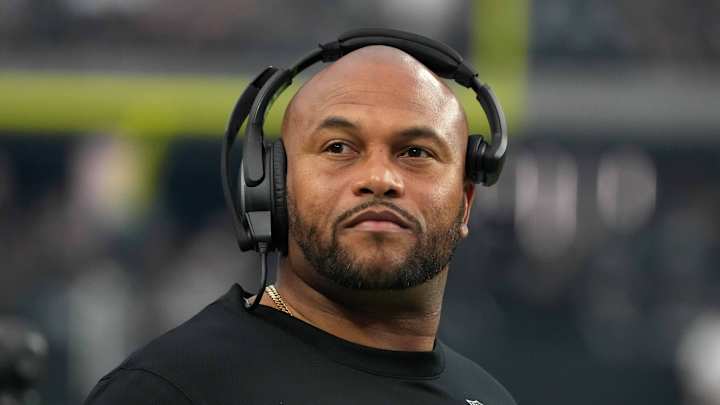 Giants Would Reportedly Have Interest in Antonio Pierce for DC Job If Not Retained by Raiders