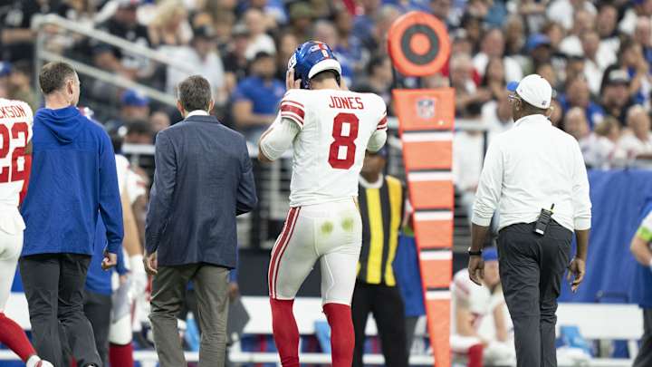 Giants Dominated by Raiders 30-6; Daniel Jones Suffers "Significant" Knee Injury Giants Dominated by Raiders 30-6; Daniel Jones Suffers "Significant" Knee Injury