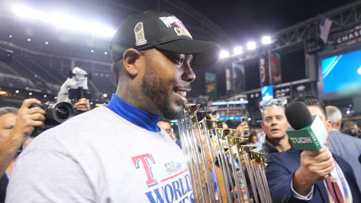 Texas Rangers Have Decision to Make on Free-Agent Reliever Aroldis Chapman