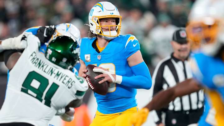 Lions vs. Chargers Prediction, Player Props, Picks & Odds: Sun, 11/12 Lions vs. Chargers Prediction, Player Props, Picks & Odds: Sun, 11/12