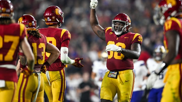 USC Football: Elite 2025 Defensive Tackle Recruit Has His Eyes on USC
