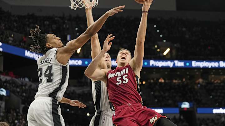 Miami Heat vs. San Antonio Spurs Play Of The Night: Duncan Robinson Cashes Reverse Layup Past Victor Wembanyama