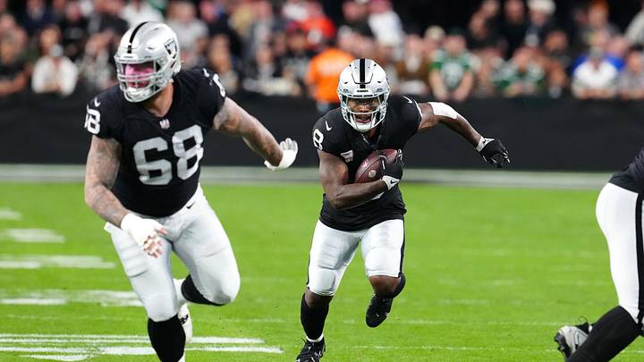Down a Captain, Raiders' O-Line Adapted in SNF Victory Down a Captain, Raiders' O-Line Adapted in SNF Victory