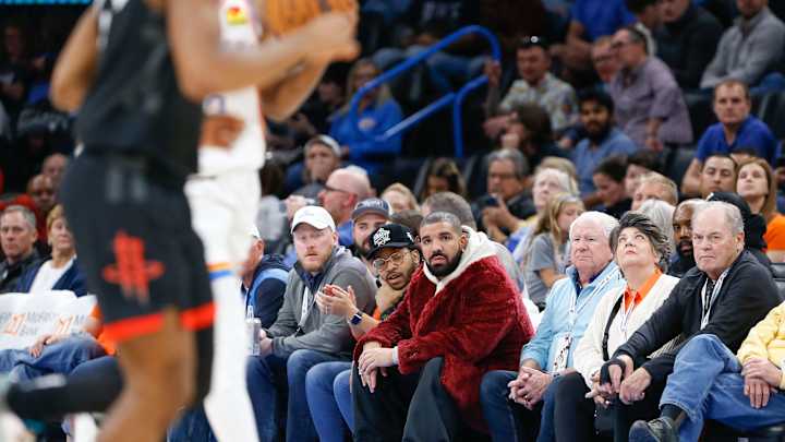 Look: Drake Wears Cincinnati Basketball Jersey Look: Drake Wears Cincinnati Basketball Jersey