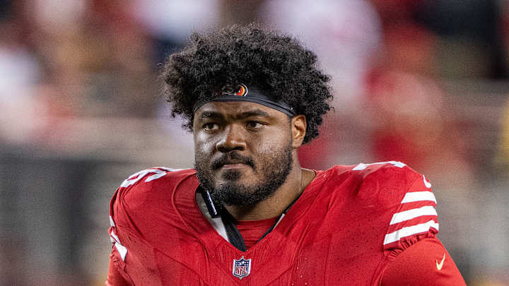 The 49ers Should Start Jaylon Moore at Right Tackle